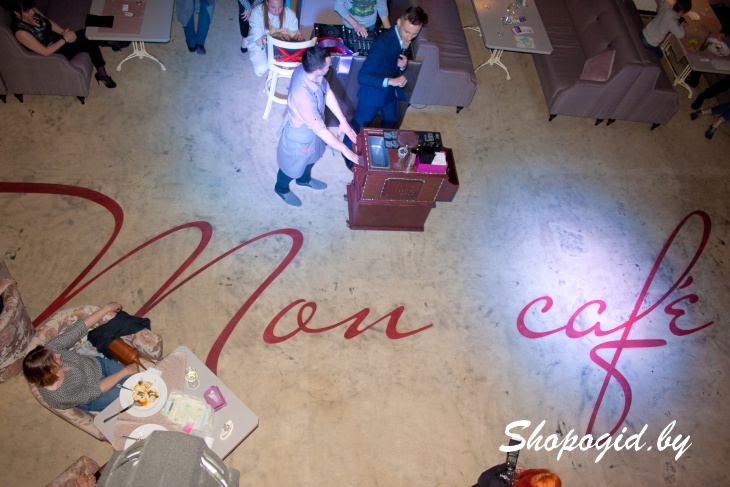 Показ Vual в день рождения Mon cafe